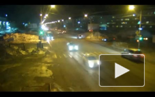 Видео: В Петропавловске-Камчатском автобус 2 км тащил женщину по улице