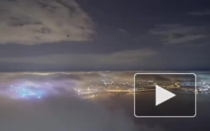 Камеры "Лахта Центра" засняли тонущий в облаках Петербург