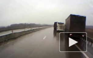 В Тосненском районе КАМАЗ снес рейсовый автобус: серьезно пострадали десять человек