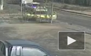 Видео из Бурятии: таксист протаранил столб и забор