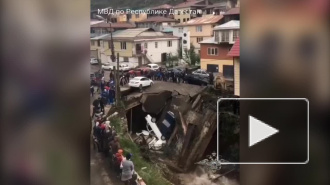 Видео: в Дагестане рухнул мост с машинами