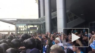 Петербургские фанаты отбили "своих" у ОМОНа на матче "Зенит-Тамбов"