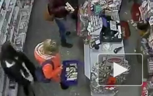 Девушка-карманник из Петербурга попала на видео