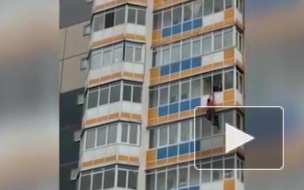 Жуткое видео из Красноярска: Неадекватный мужчина сорвался с 10 этажа