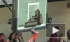 Американский баскетболист разбил щит вдребезги броском сверху