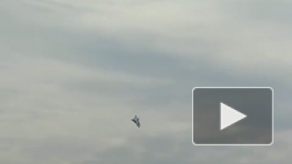 Самолет Т-50 на МАКС-2011 совершил аварийную посадку