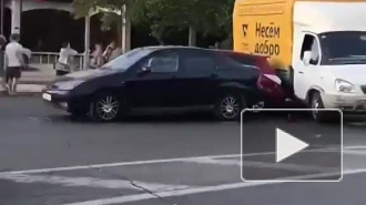 В массовом ДТП в Краснодаре троллейбус столкнулся с 11 легковушками