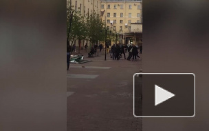 Массовая драка с подростками на Невском проспекте попала на видео