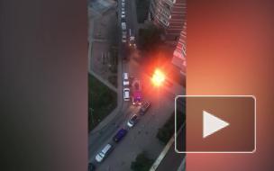Видео: на Малой Балканской ночью от огня пострадали две иномарки