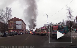 Очевидец снял горящую инкассаторскую машину в Архангельске