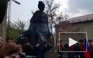 В сквере на Молдагуловой установили памятник Герою Советского союза