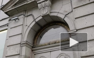 Житель Пяти углов обнаружил фрагмент старинной двери в доме на Загородном проспекте 