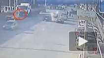 Появились жуткие кадры как в Волгограде грузовик переехал  женщину‍
