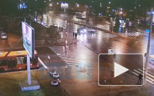 Иномарка влетела в "Оку" и отбросила ее на пешеходный переход на юго-западе Петербурга
