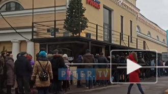 Видео: у музея "Гранд Макет Россия" в Петербурге выстроилась огромная очередь 