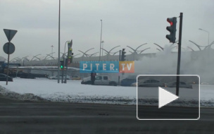 Видео: на пересечении Богатырского и Планерной горят гаражи