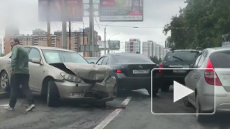 Появилось видео жесткого ДТП на съезде с Кушелевской дороги