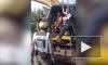 Обиженный экскаваторщик разгромил ковшом чужие машины в знак протеста