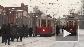 В Петербурге прошел парад блокадных трамваев