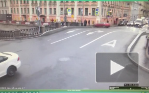 Появилось видео ДТП на перекрестке Гороховой и Грибоедова, где погиб пешеход