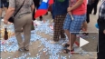 В Донецке в День защиты детей топтали конфеты с криками ...