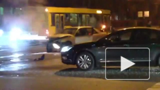 Страшное ДТП на Торжковской: джип отбросило на тротуар и врезало в стену