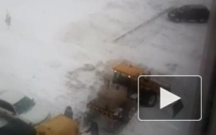 Новосибирскому малышу - трактору пришел на выручку "старший брат"(видео)