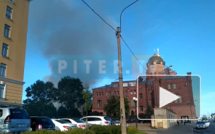 На Обводном канале около "Варшавского экспресса" горит заброшенное здание