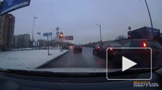 В сети появилось видео тройного ДТП в Санкт - Петербурге