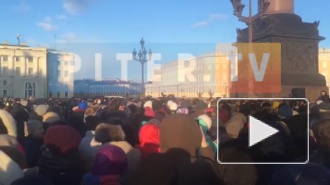 На Дворцовой площади в Петербурге начался траурный митинг в память о погибших в Кемерове