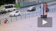 Видео: автомобиль влетел в бордюр на проспекте Стачек