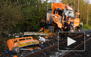 Появилось первое видео с места столкновения скорого поезда с грузовиком в Германии