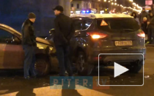 На Васильевском столкнулись три автомобиля: собирается пробка