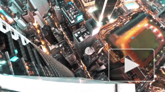 Российские руферы "похулиганили" в Гонконге и сняли это на видео, разместив на вершине небоскреба свое послание