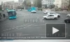 Видео: "Мерседес" влетел в "Рено" на Большой Пороховой улице 