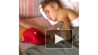 Бразильская проститутка сняла на видео спящего Джастина Бибера