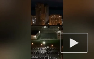 Петербургские экстремалы прыгнули с парашютом с 25-ого этажа многоэтажки