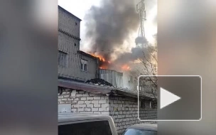 На Ленинском проспекте 20 пожарных тушили кровлю заброшенного здания 