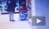 В Приморском районе мужчина ограбил гипермаркет и ударил сотрудника