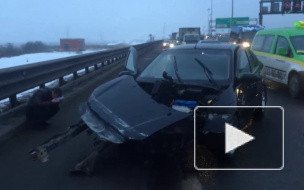 Видео: На КАД Ford серьезно пострадал после столкновения с такси