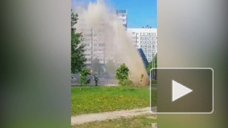 На Стародеревенской улице забил фонтан с водой