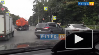 Видео: ДТП в поселке Песочный мешает проехать через перекресток