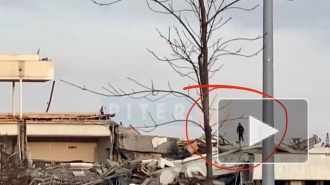 Спасатели обследуют руины обрушившегося СКК "Петербургский"