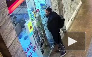 Ограбление магазина косметики на Московском вокзале попало на видео