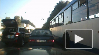 Массовая авария блокировала проспект Стачек