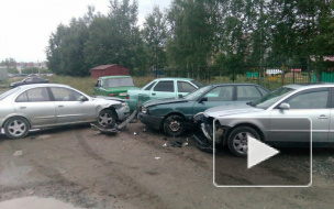 Пьяная автоледи разнесла припаркованные авто в Тосно 