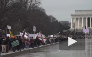 Противники обязательной вакцинации вышли на акцию протеста в Вашингтоне