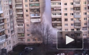 На Малой Карпатской забил фонтан с горячей водой