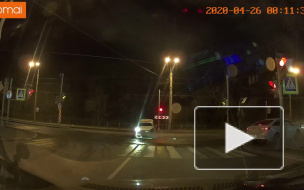 Таксист не пропустил Hyundai на Малом проспекте Васильевского острова