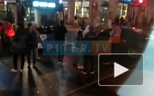 Видео: на Гороховой столкнулись две иномарки и троллейбус